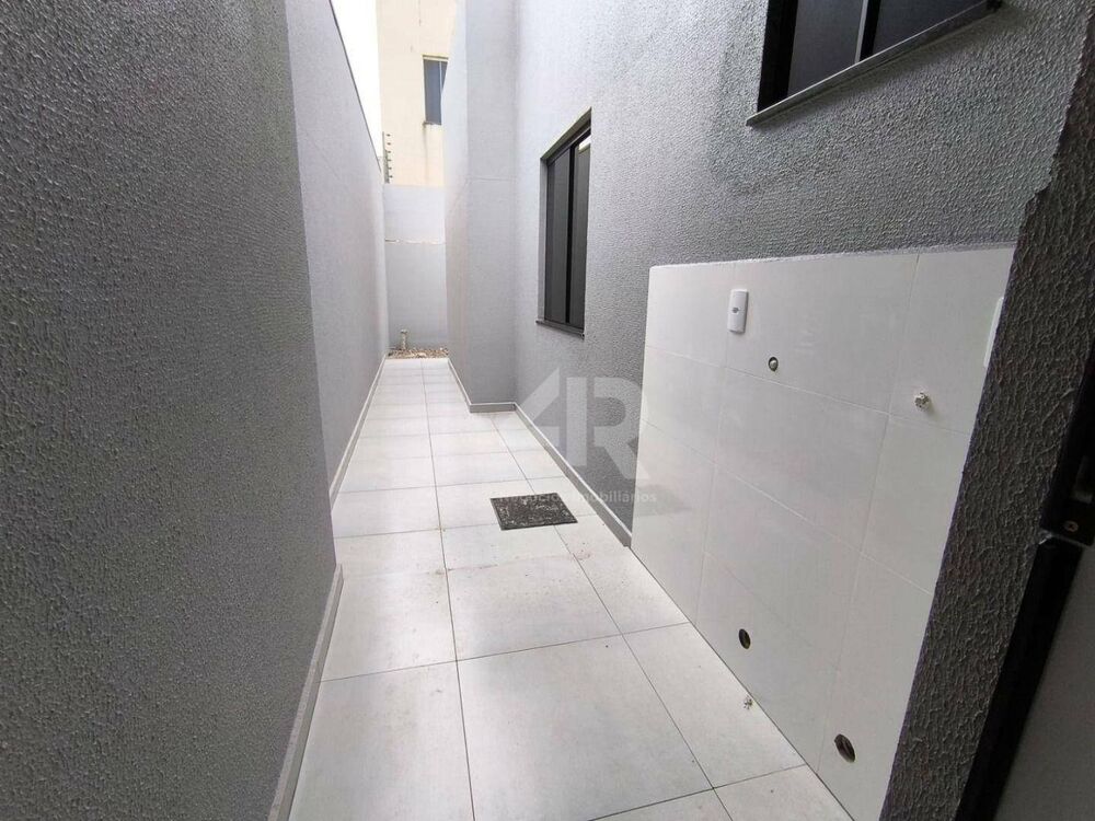 Casa à venda com 2 quartos, 61m² - Foto 3