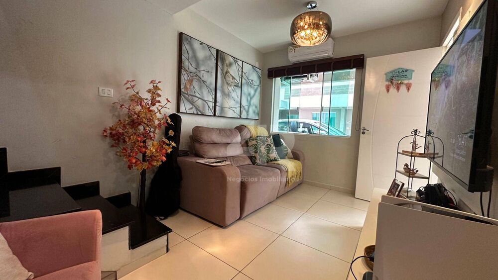 Sobrado à venda com 3 quartos, 70m² - Foto 2