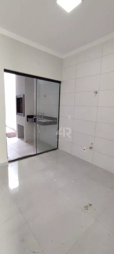 Casa à venda com 3 quartos, 75m² - Foto 3