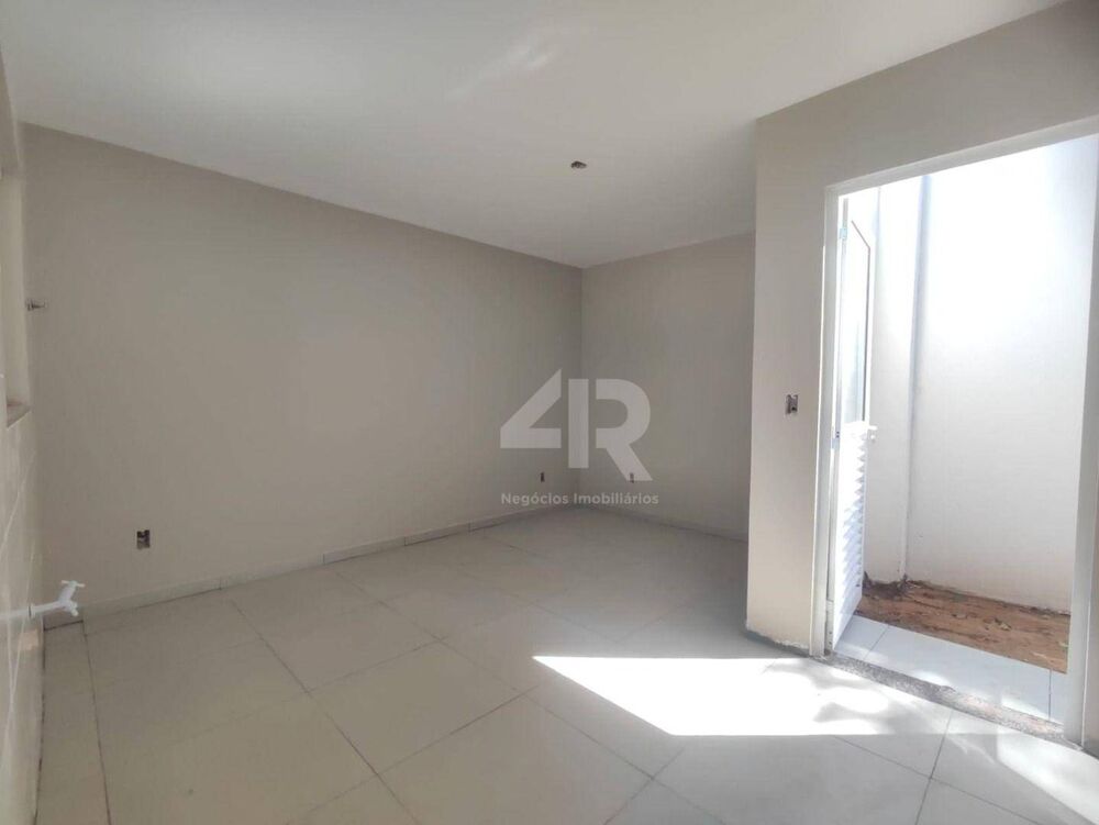 Casa à venda com 2 quartos, 58m² - Foto 4