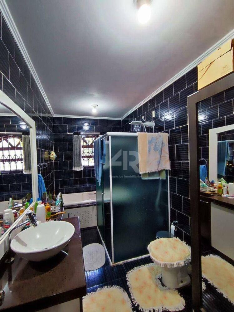 Casa à venda com 3 quartos, 219m² - Foto 3