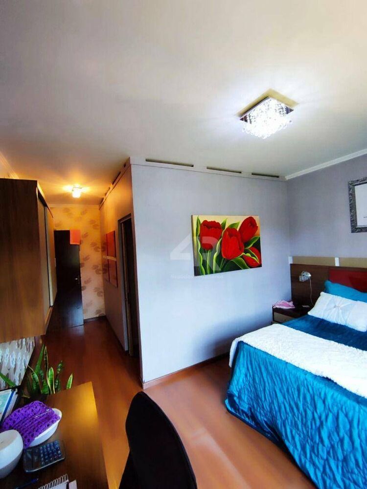 Casa à venda com 3 quartos, 219m² - Foto 2