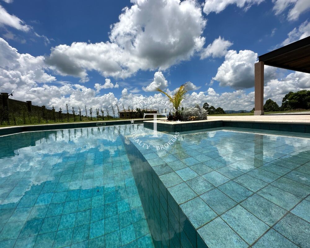 Casa de Condomínio à venda com 4 quartos, 448m² - Foto 1
