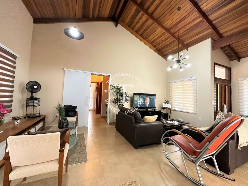 Casa de Condomínio à venda com 3 quartos, 250m² - Foto 2