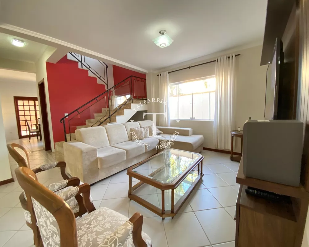 Casa de Condomínio à venda com 4 quartos, 350m² - Foto 2