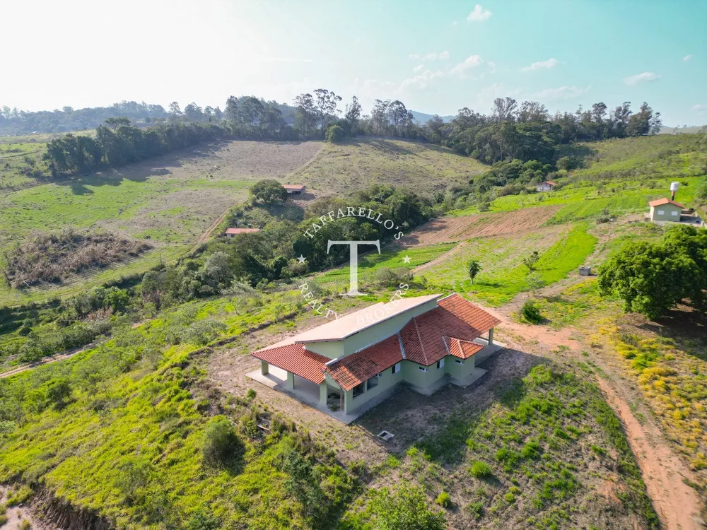 Fazenda à venda com 3 quartos, 318m² - Foto 1