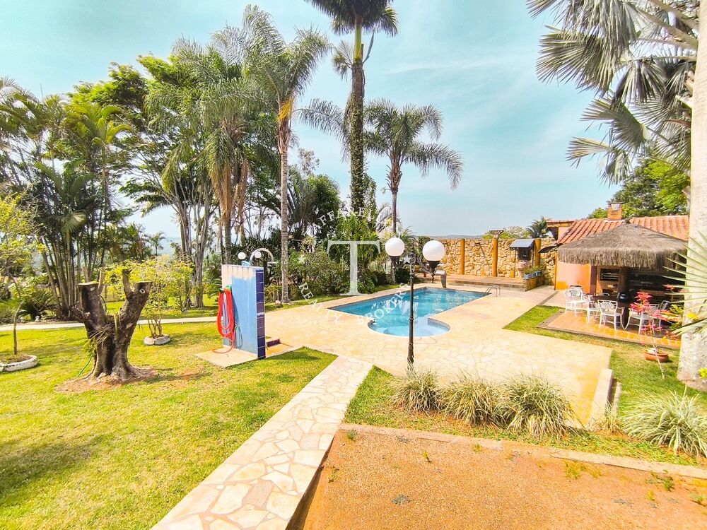 Chácara à venda com 6 quartos, 564m² - Foto 1