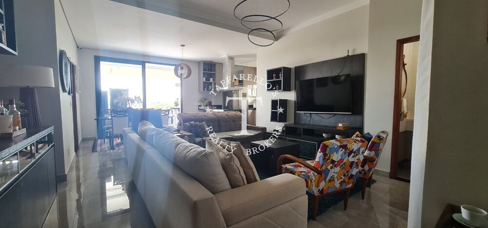 Casa de Condomínio à venda com 3 quartos, 250m² - Foto 1