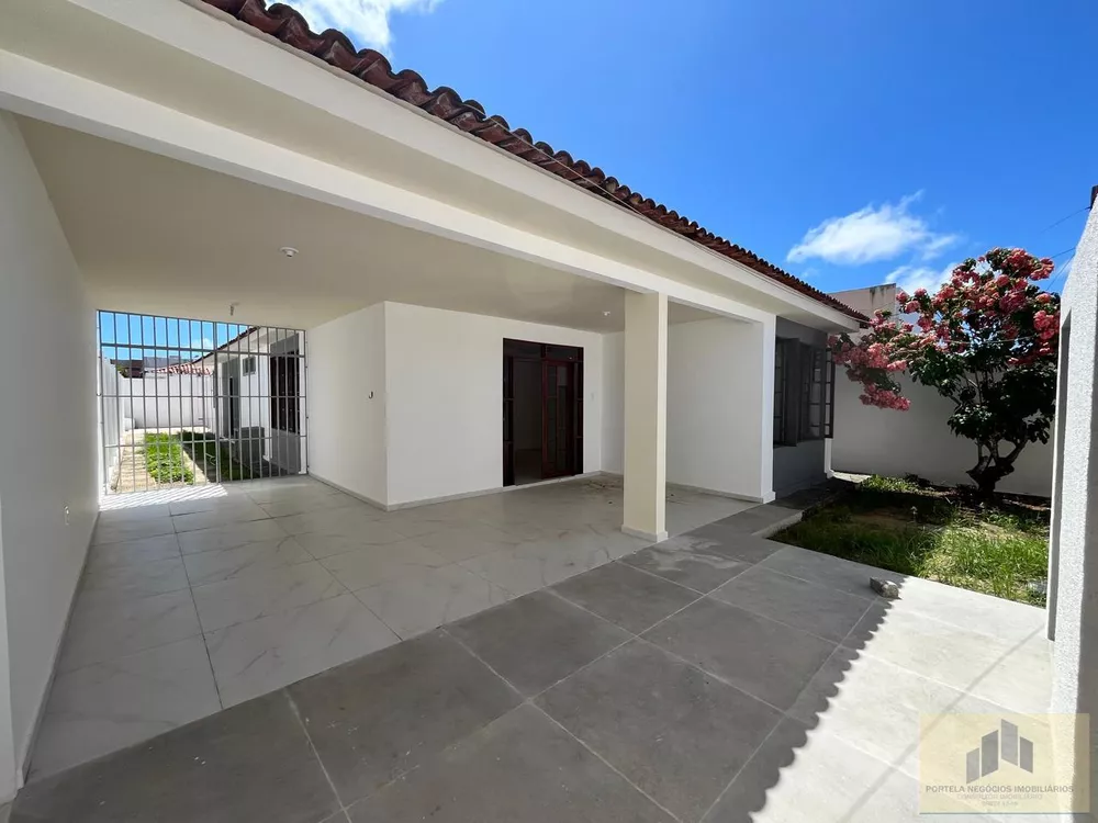 Casa à venda com 3 quartos, 360m² - Foto 2