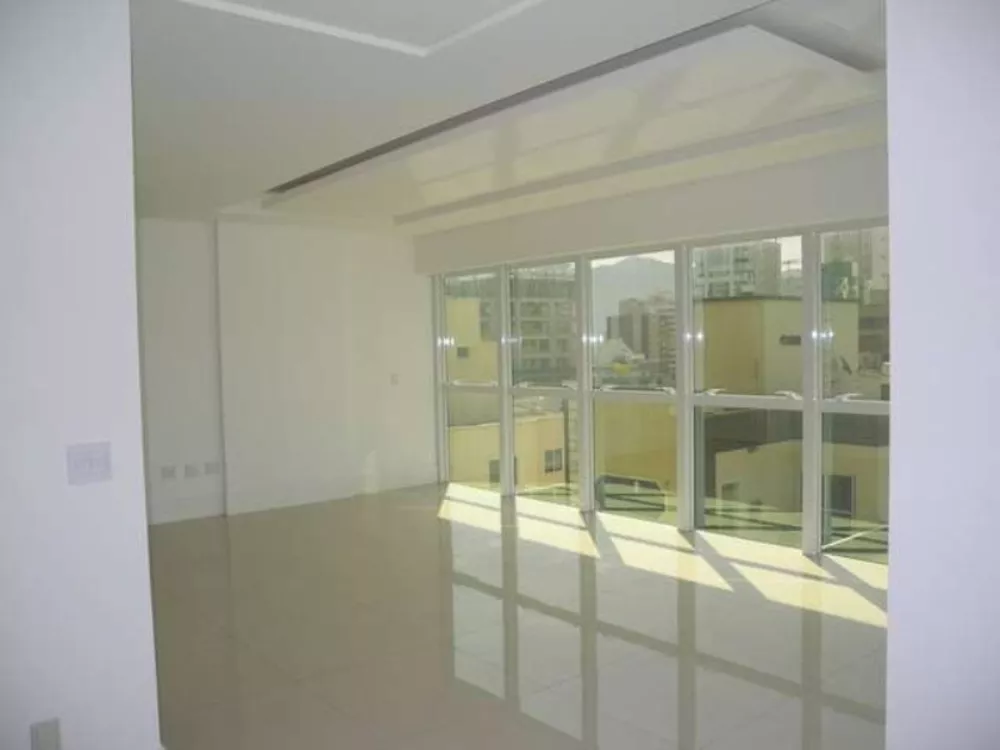 Apartamento à venda com 3 quartos, 170m² - Foto 7