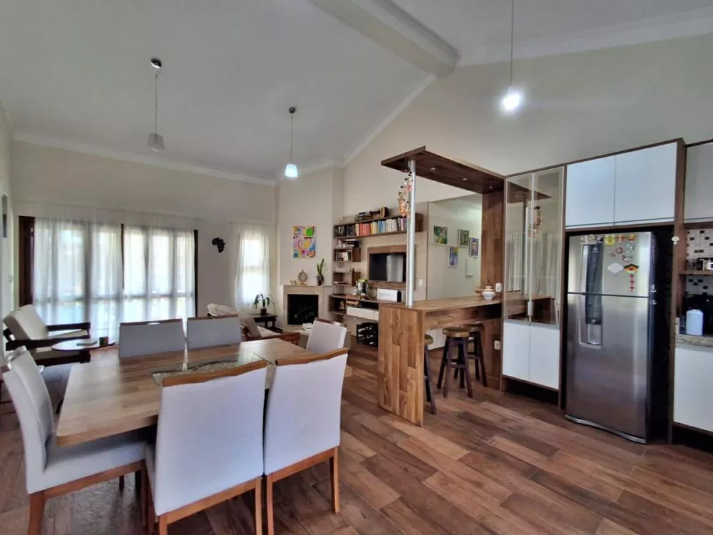 Casa, 3 quartos, 220 m² - Foto 1