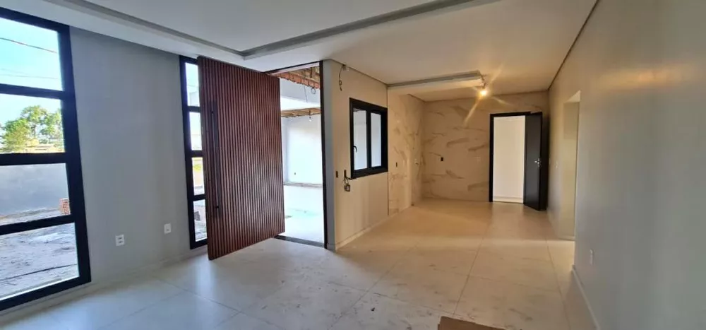 Casa à venda com 2 quartos, 107m² - Foto 1