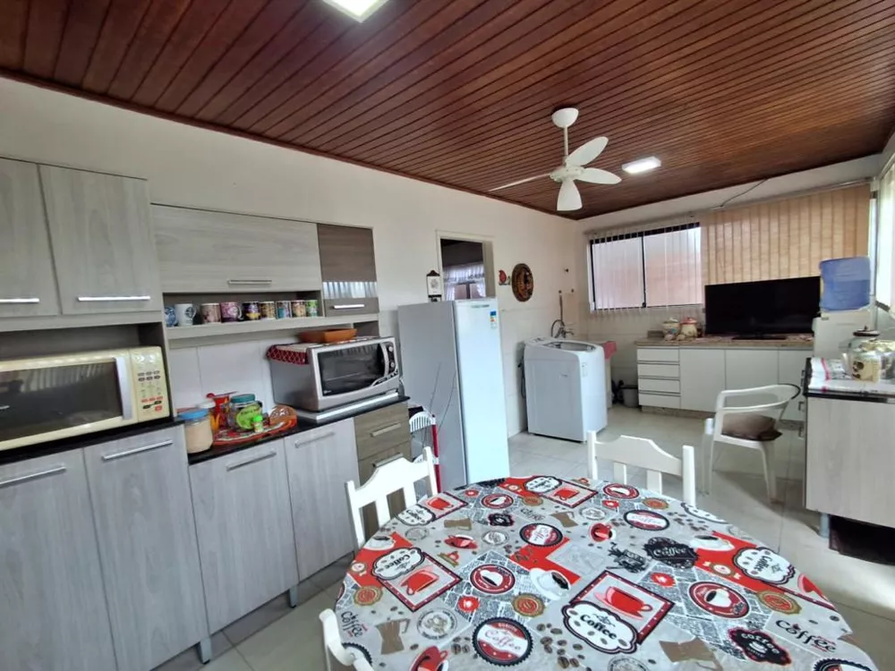 Casa, 4 quartos, 190 m² - Foto 1