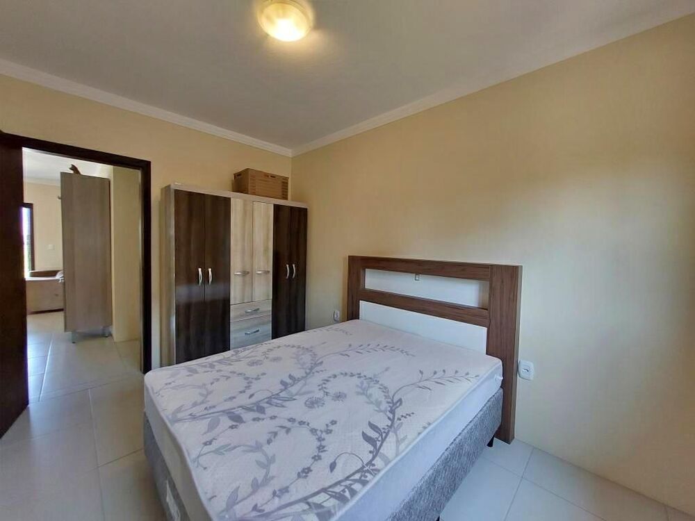 Casa à venda com 4 quartos, 150m² - Foto 2