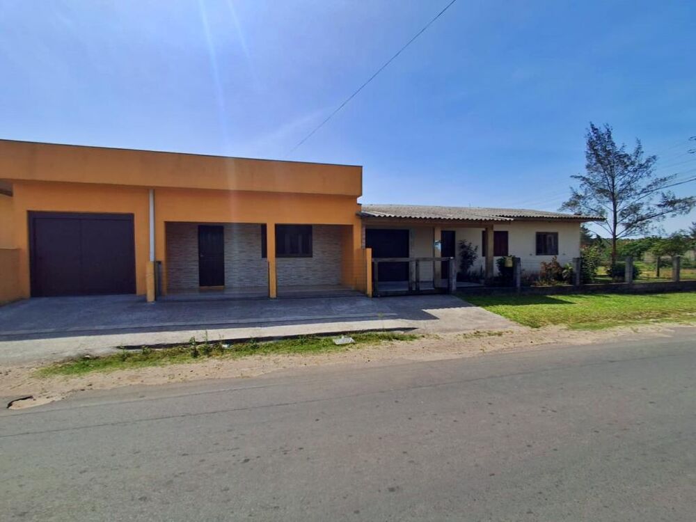 Casa à venda com 4 quartos, 198m² - Foto 1