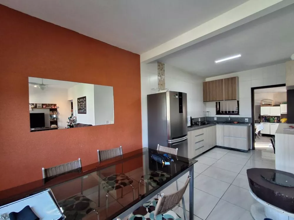 Casa, 6 quartos, 180 m² - Foto 4