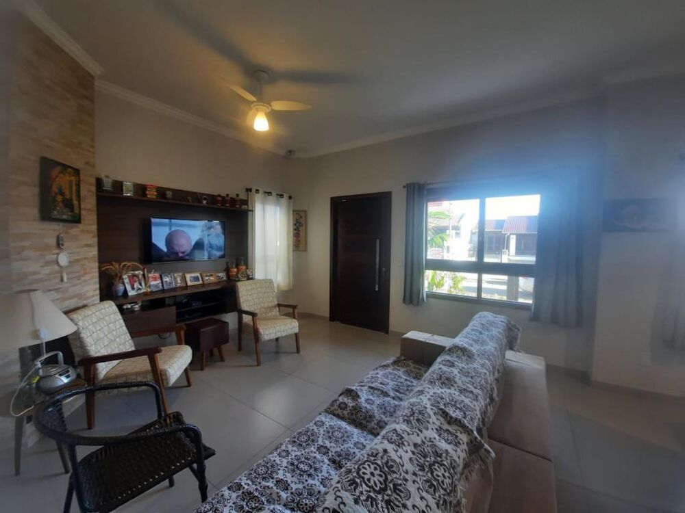 Casa à venda com 2 quartos, 90m² - Foto 8
