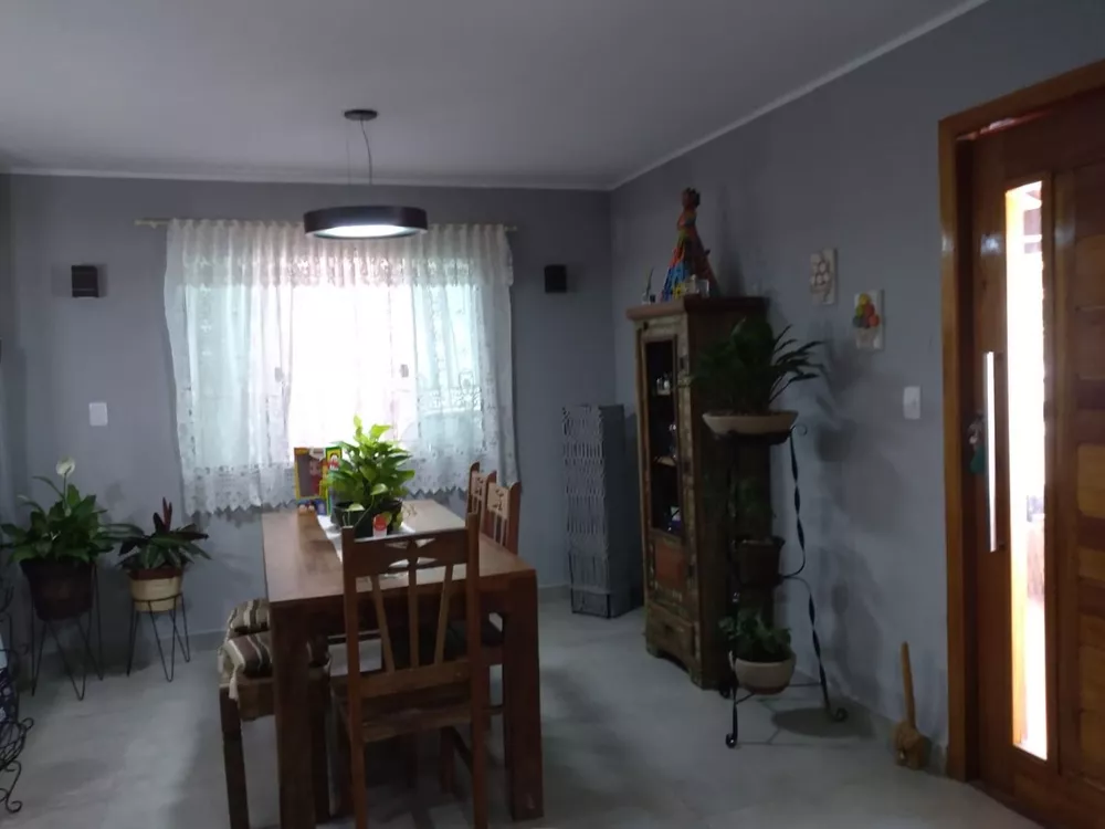 Casa à venda com 2 quartos, 220m² - Foto 4