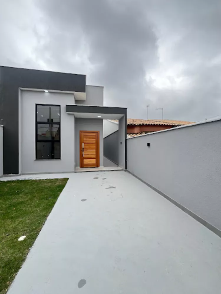 Casa à venda com 3 quartos, 106m² - Foto 1