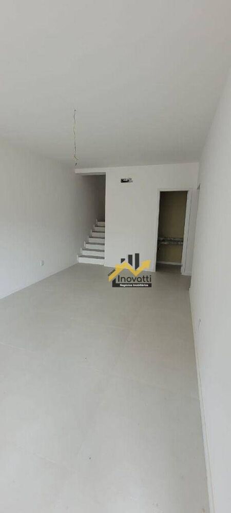 Casa de Condomínio à venda com 3 quartos, 111m² - Foto 2