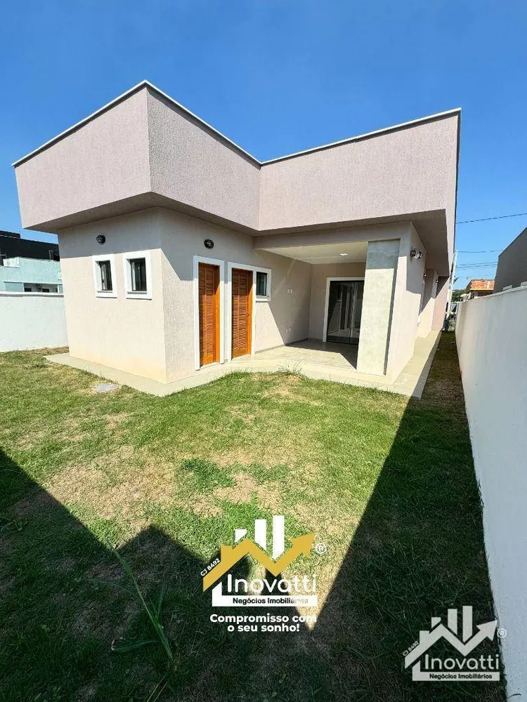 Casa de Condomínio à venda com 3 quartos, 240m² - Foto 2