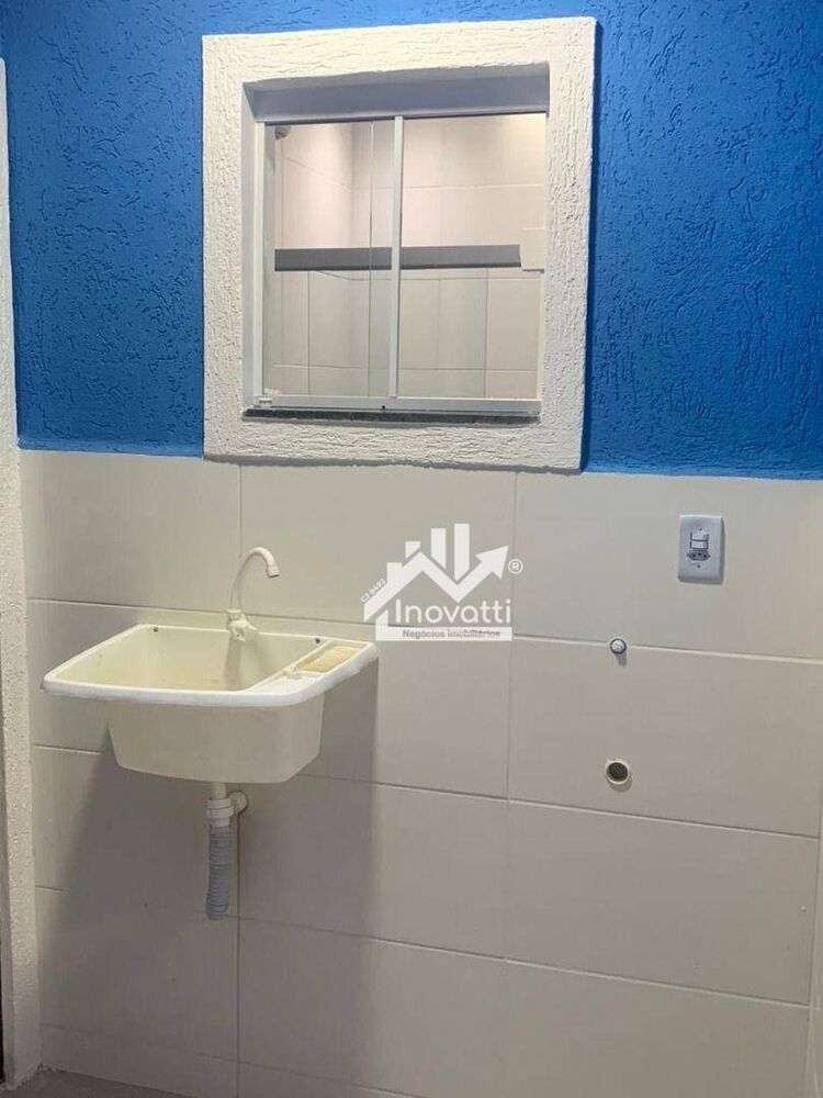 Casa à venda com 2 quartos, 72m² - Foto 4
