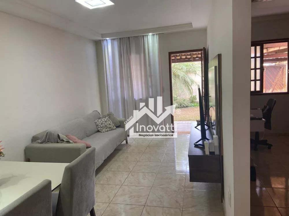 Casa à venda com 2 quartos, 71m² - Foto 1