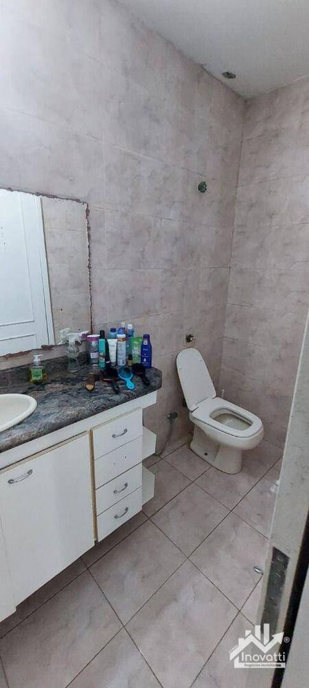 Casa, 3 quartos, 222 m² - Foto 1