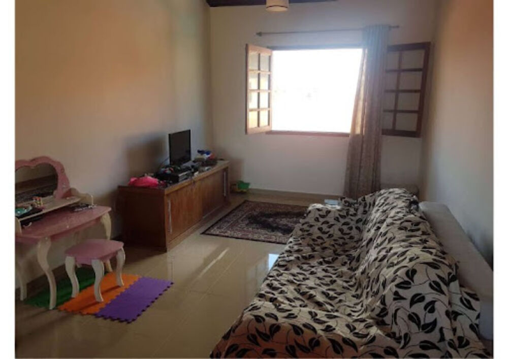 Casa à venda com 6 quartos, 300m² - Foto 2