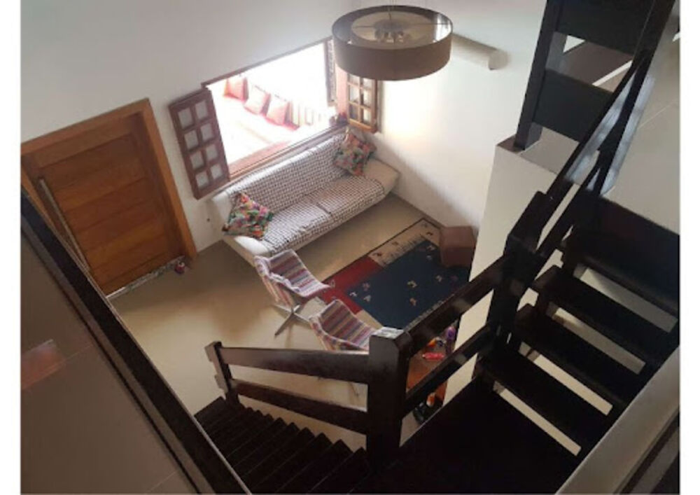 Casa à venda com 6 quartos, 300m² - Foto 1