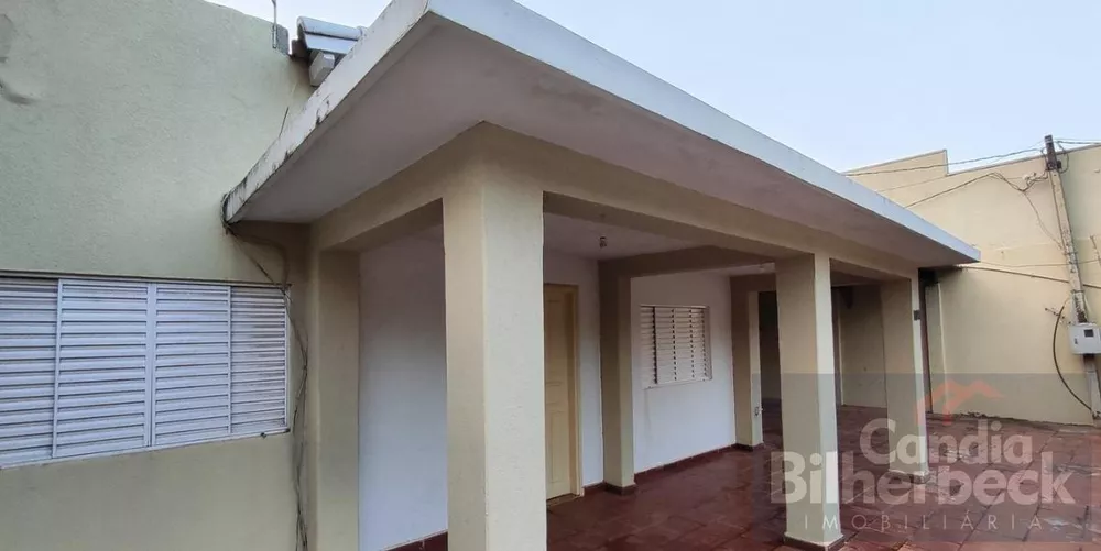 Casa à venda com 4 quartos, 250m² - Foto 2