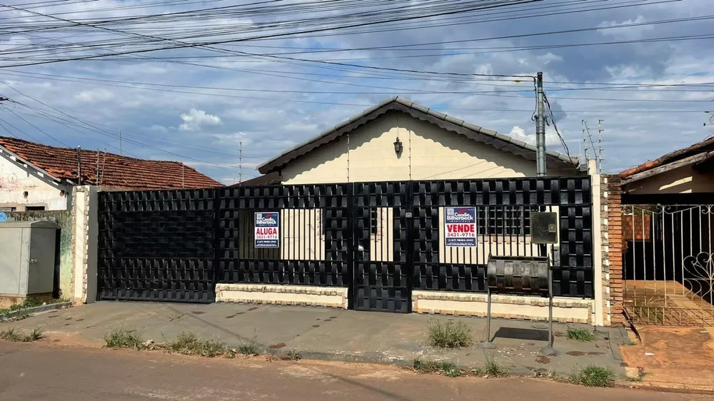 Casa à venda com 3 quartos, 200m² - Foto 1