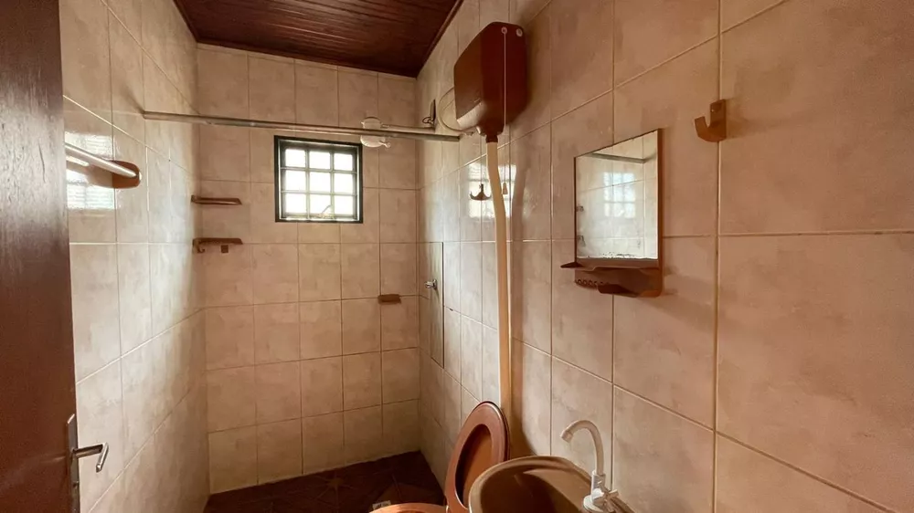 Casa à venda com 3 quartos, 200m² - Foto 2