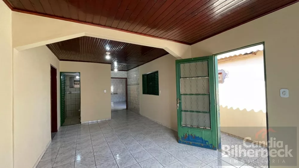 Casa à venda com 3 quartos, 200m² - Foto 2