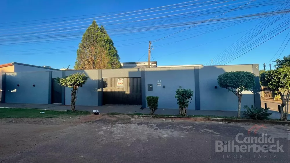 Casa à venda com 3 quartos, 300m² - Foto 1