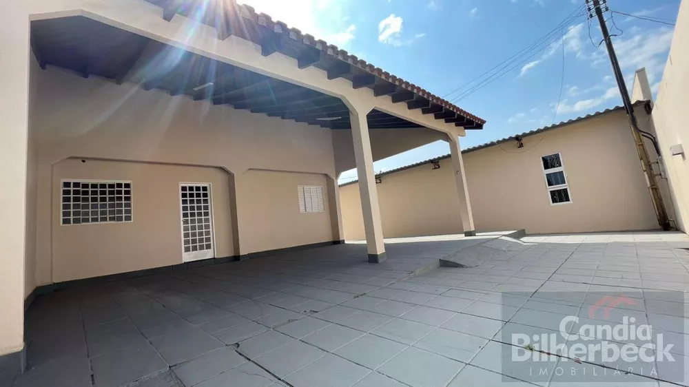 Casa à venda com 3 quartos, 300m² - Foto 2