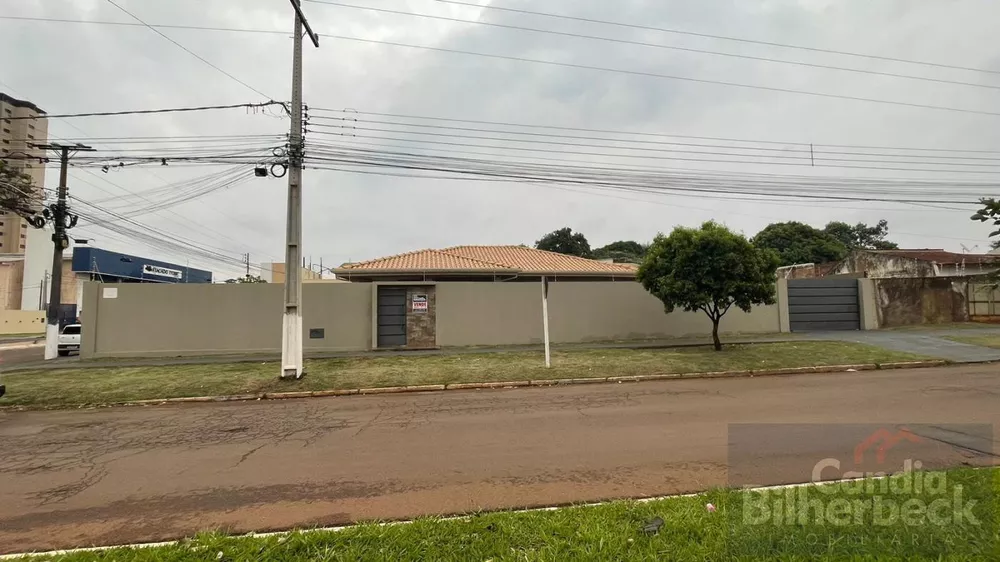 Casa à venda com 3 quartos, 400m² - Foto 1