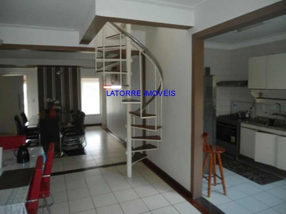 Sobrado, 2 quartos, 300 m² - Foto 1