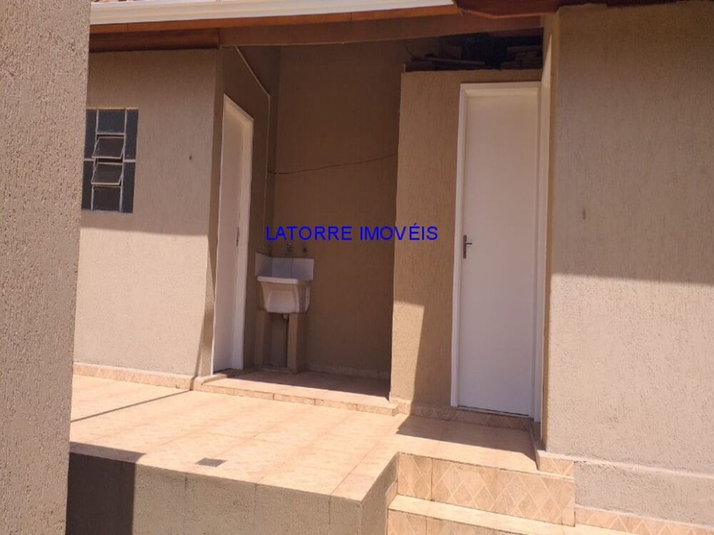 Casa à venda com 2 quartos, 250m² - Foto 2