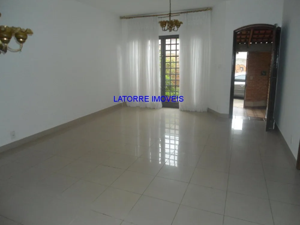 Casa, 3 quartos, 300 m² - Foto 1