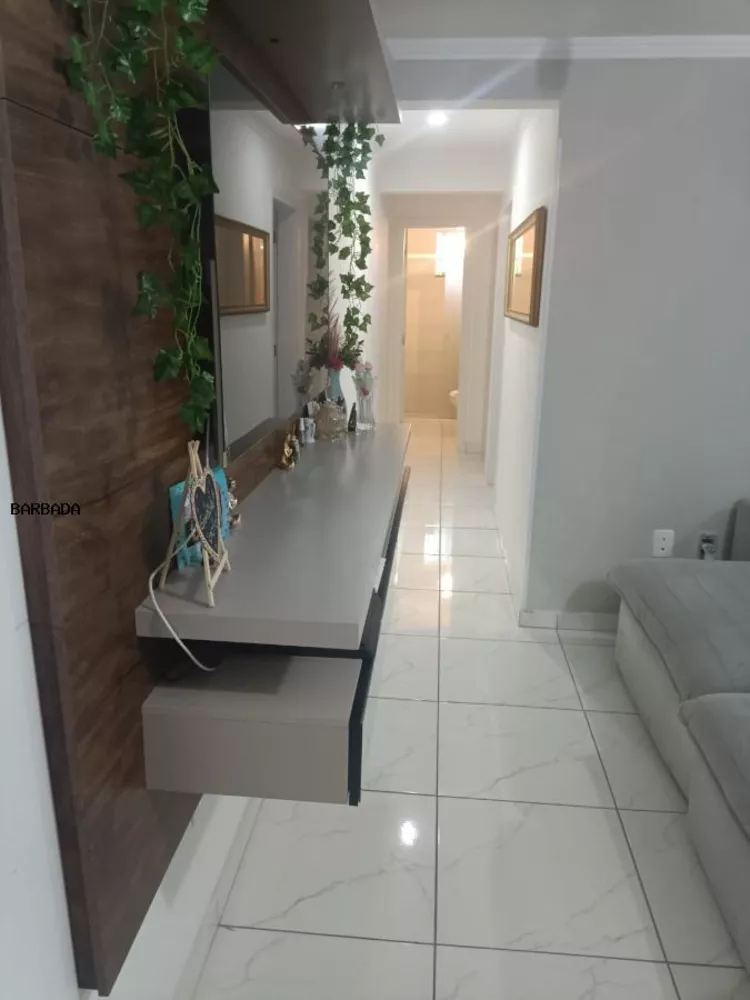 Apartamento à venda com 2 quartos, 70m² - Foto 2