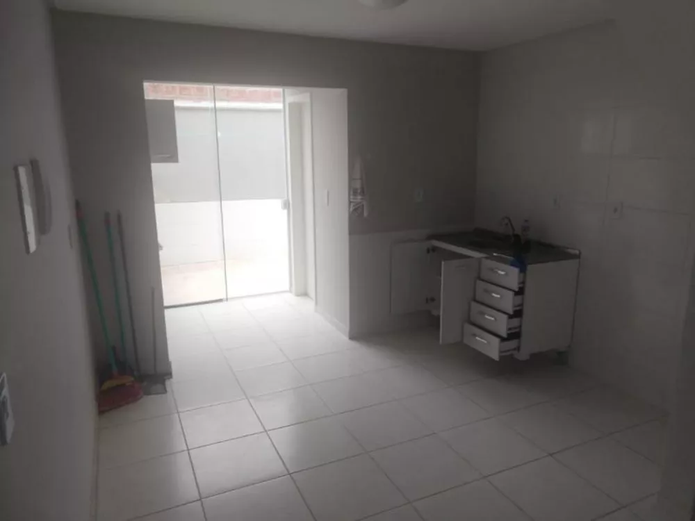 Sobrado à venda com 2 quartos, 60m² - Foto 1