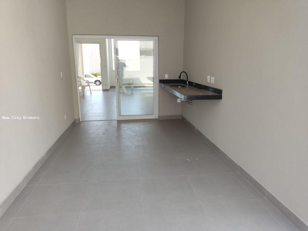 Casa de Condomínio à venda com 3 quartos, 300m² - Foto 2