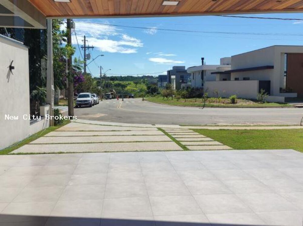 Casa de Condomínio à venda com 3 quartos, 306m² - Foto 1