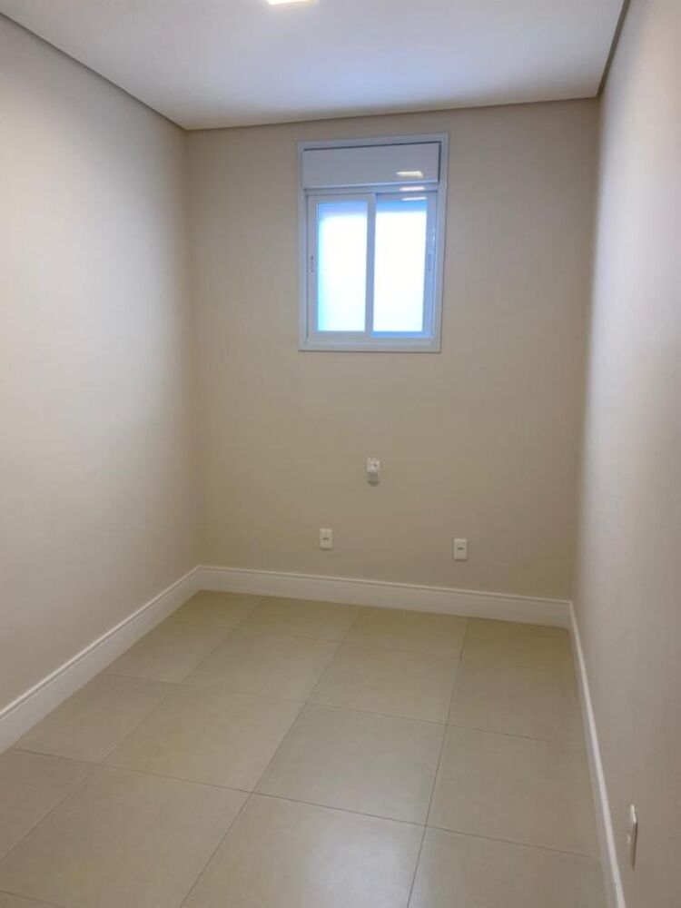 Sobrado à venda com 3 quartos, 300m² - Foto 4
