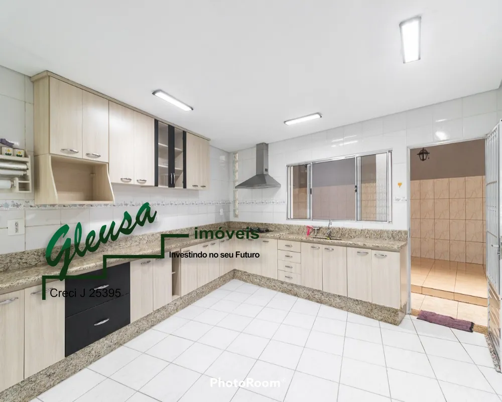 Casa, 3 quartos, 200 m² - Foto 9