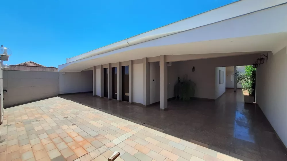 Casa à venda com 4 quartos, 361m² - Foto 1