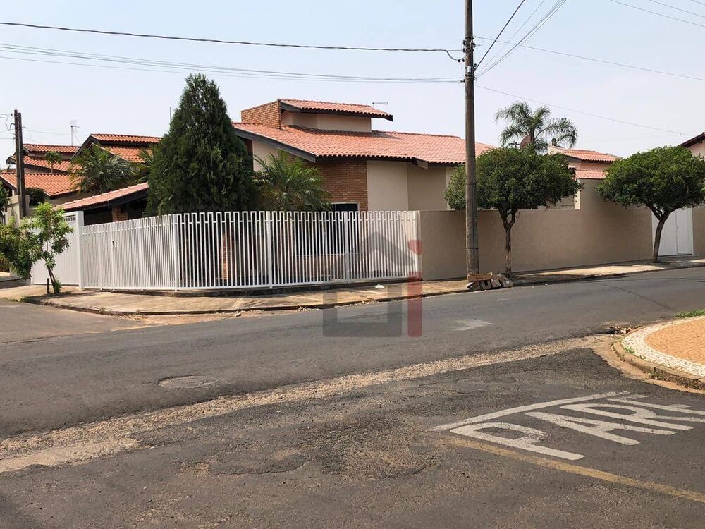 Casa, 5 quartos, 230 m² - Foto 1