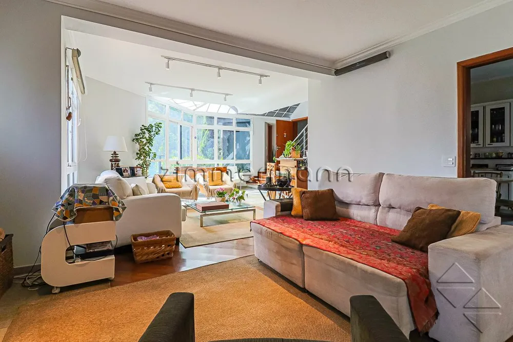 Apartamento, 3 quartos, 220 m² - Foto 1