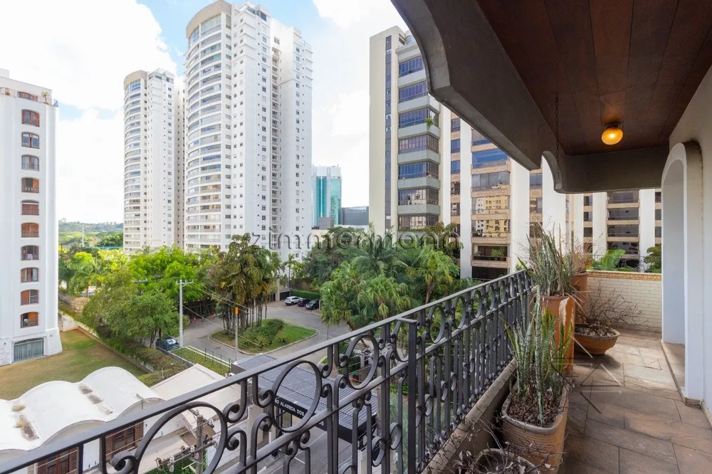 Apartamento, 3 quartos, 300 m² - Foto 1